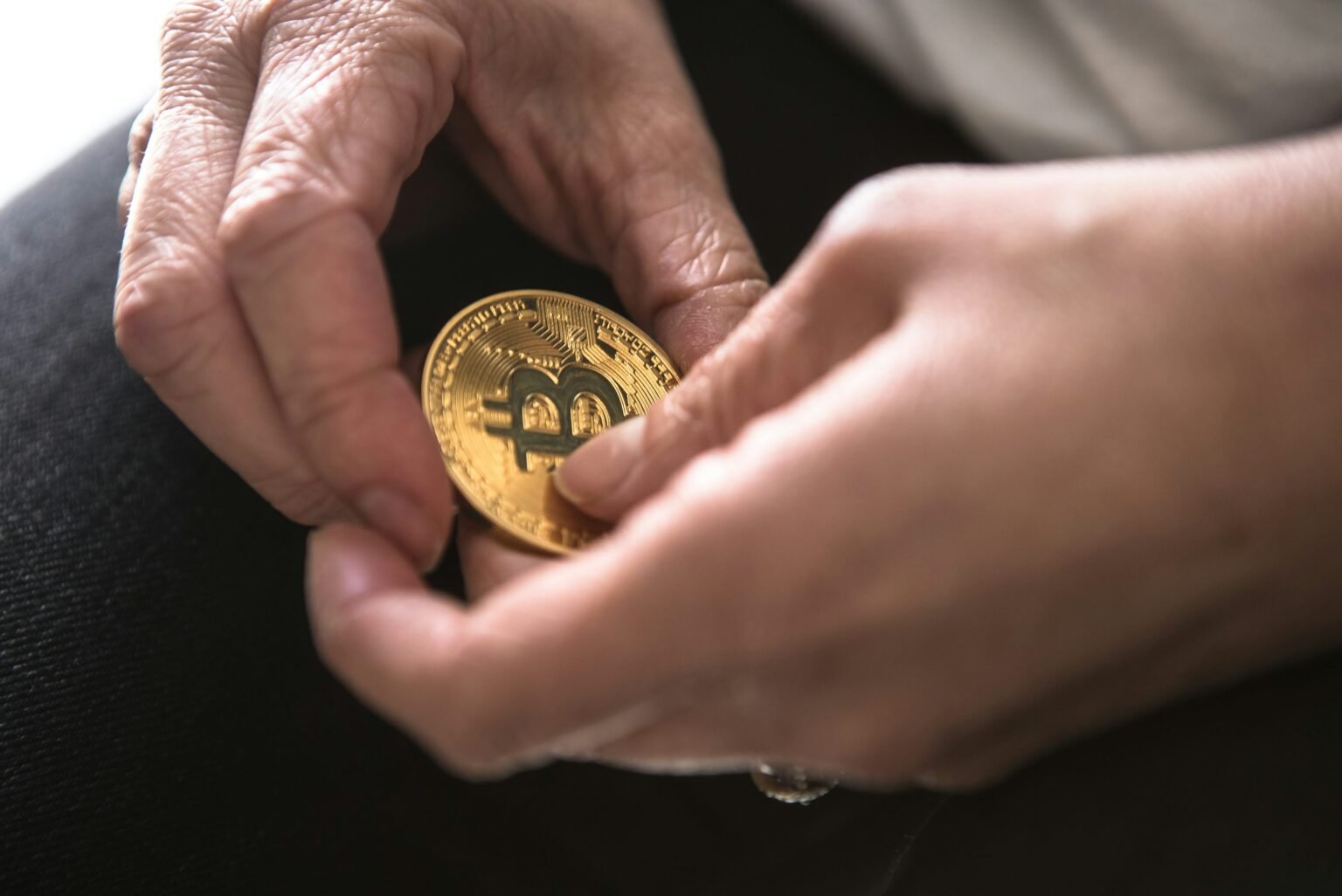 Bitcoin Holders Shift Gear: Average Age Of BTC Wallets Declines Sharply